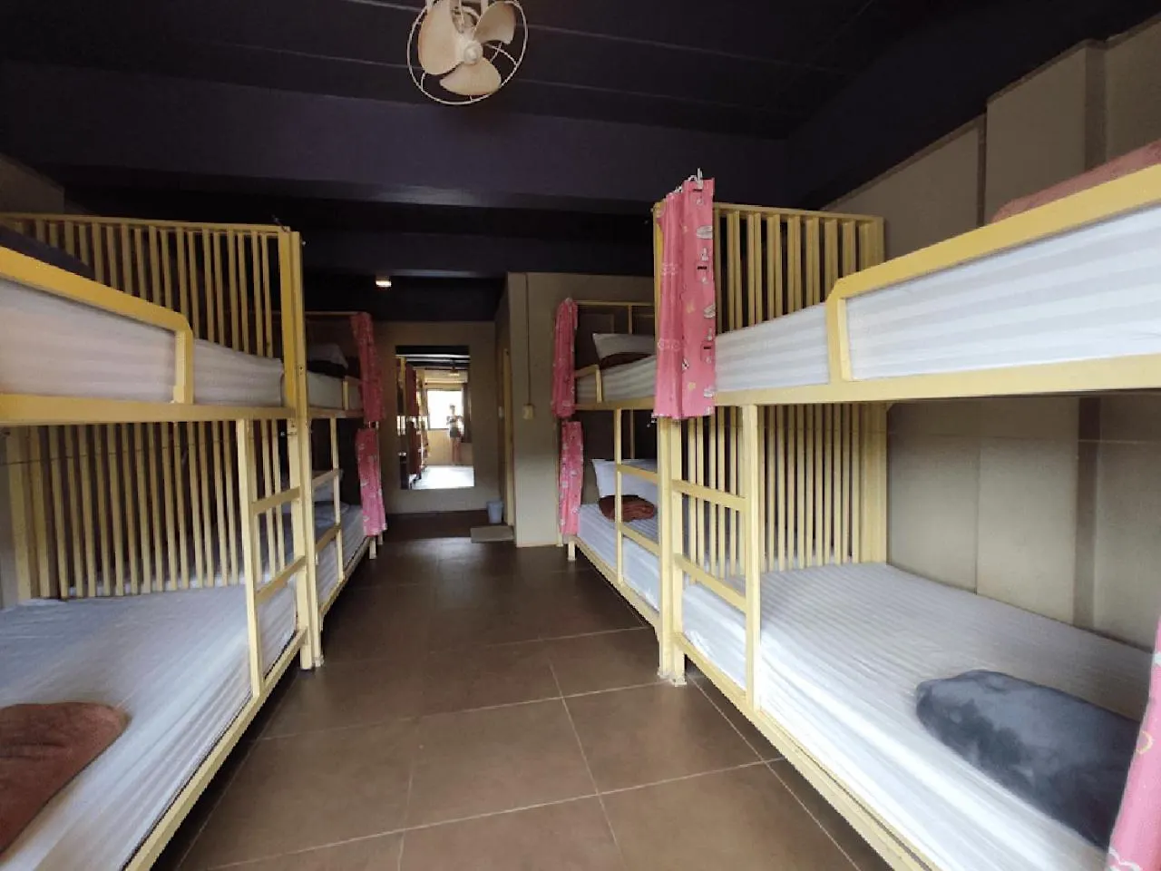 Non La Mer Hostel - Bed & Yoga Ko Lanta