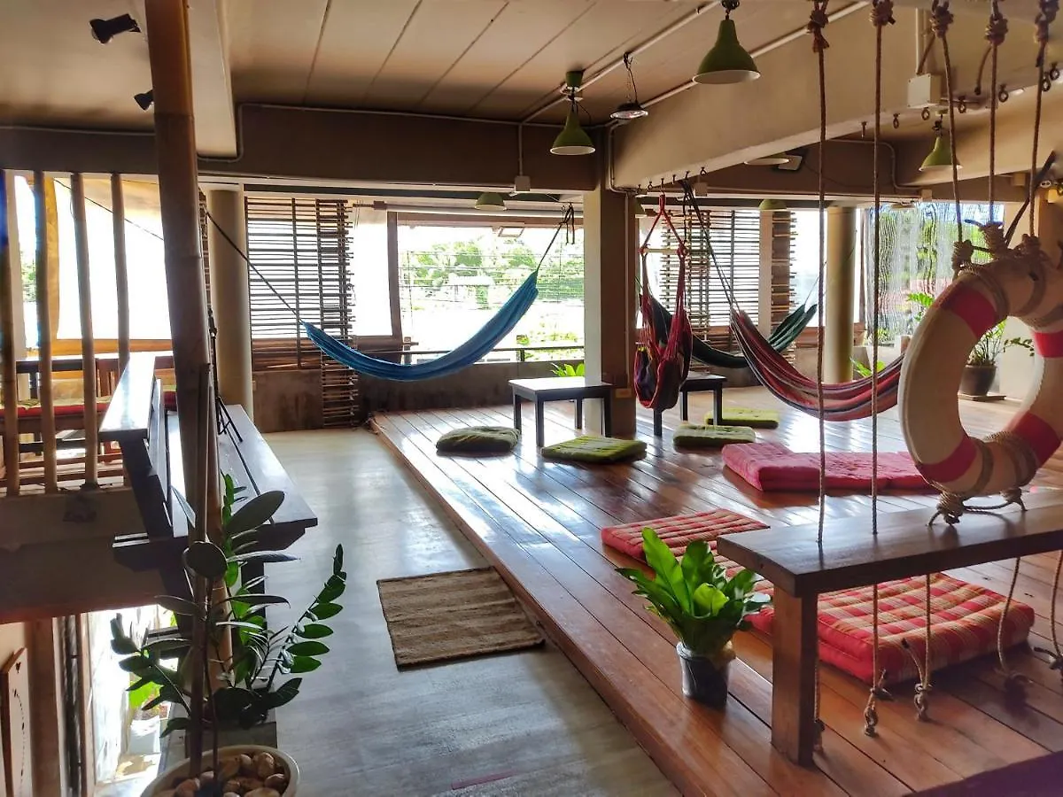 Non La Mer Hostel - Bed & Yoga Koh Lanta