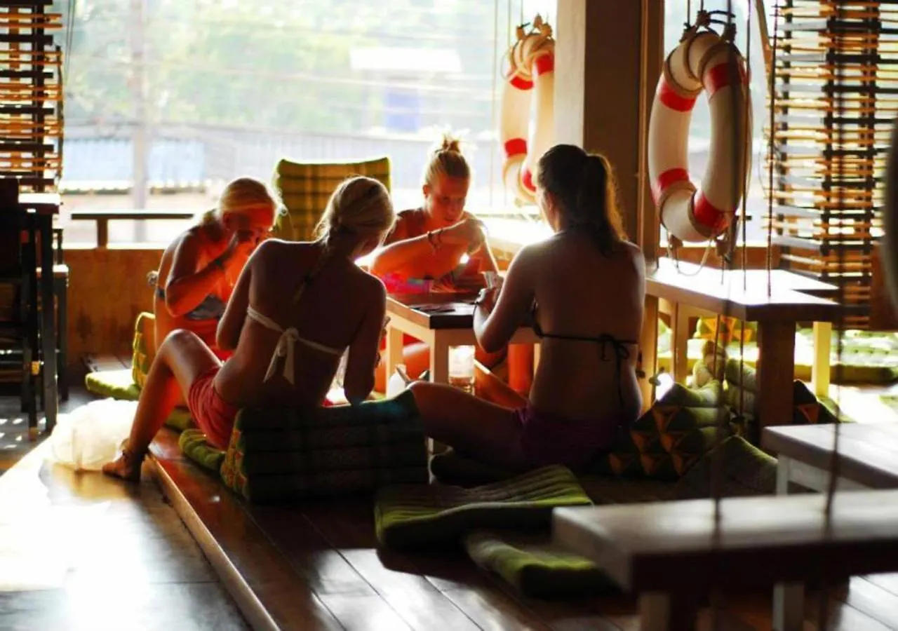 Non La Mer Hostel - Yoga&Beds Ko Lanta Thailand